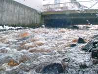 4. Januar 2003, Der Wasserfall am See, Foto: Jost Jahn