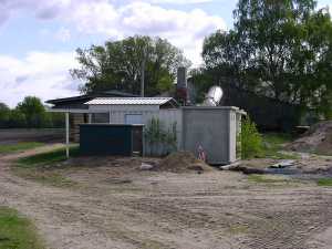 7. Mai 2003, Landwirtschaftliches Gebäude, Foto: Jost Jahn