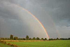 16. August 2004, Regenbogen im Landkreis Uelzen am 16. August 2004, rechte Seite, Nikon 5000, Foto: Jost Jahn